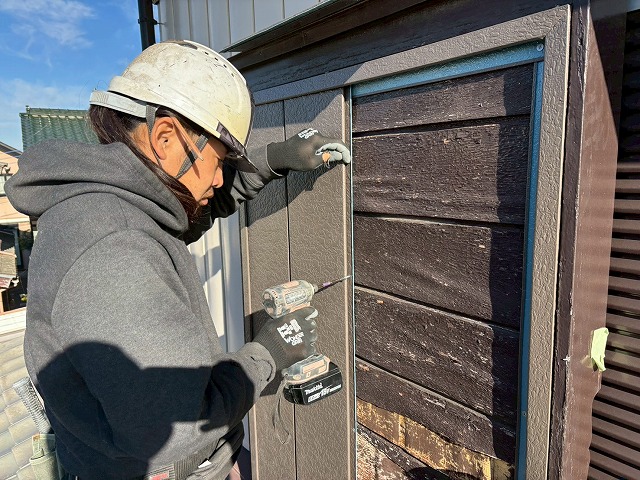 ニチハ ナナハンの重ね張り作業